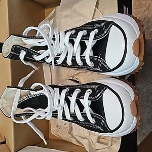 Convers platform sneakers
